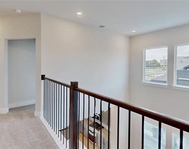 832 Concan Drive - Photo Thumbnail 10