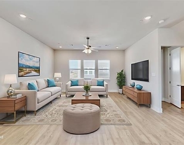 832 Concan Drive - Photo Thumbnail 7