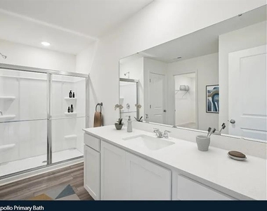 2208 Meadow Park Drive - Photo Thumbnail 5