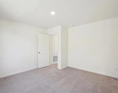 2200 Meadow Park Drive - Photo Thumbnail 10