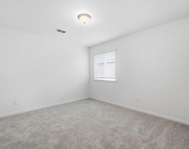 186 Balboa Lane - Photo Thumbnail 16