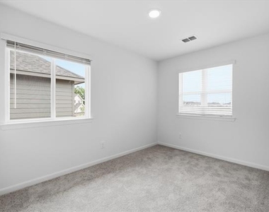 186 Balboa Lane - Photo Thumbnail 19