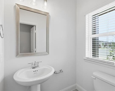 186 Balboa Lane - Photo Thumbnail 8