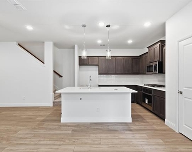 186 Balboa Lane - Photo Thumbnail 5