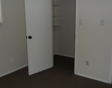 6935 E Hearn Road - Photo Thumbnail 11