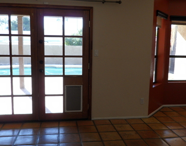 6935 E Hearn Road - Photo Thumbnail 4