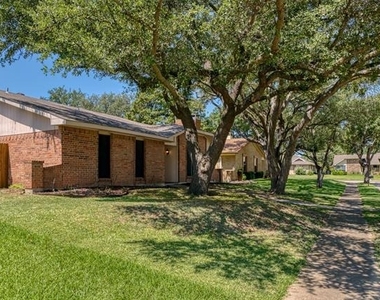 416 Lincoln Drive - Photo Thumbnail 2
