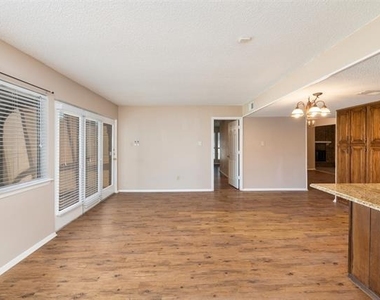 416 Lincoln Drive - Photo Thumbnail 8
