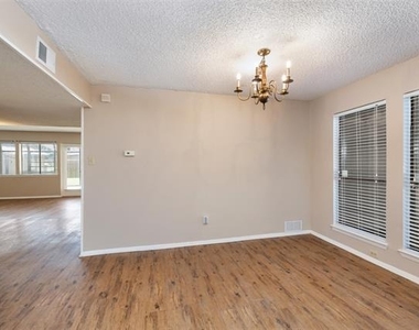 416 Lincoln Drive - Photo Thumbnail 6