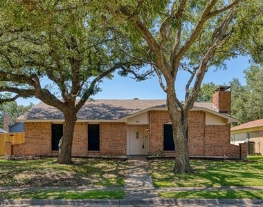 416 Lincoln Drive - Photo Thumbnail 1