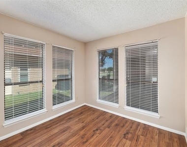 416 Lincoln Drive - Photo Thumbnail 12