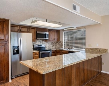 416 Lincoln Drive - Photo Thumbnail 9