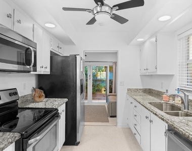410 Venetian Drive - Photo Thumbnail 4
