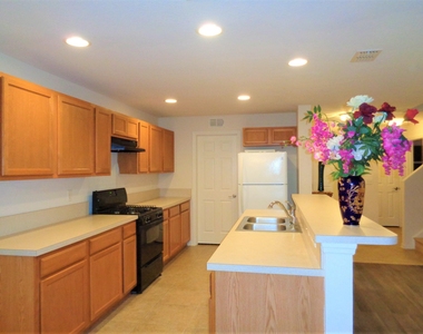 1636 Pointe West Way - Photo Thumbnail 7