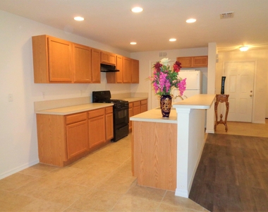 1636 Pointe West Way - Photo Thumbnail 5