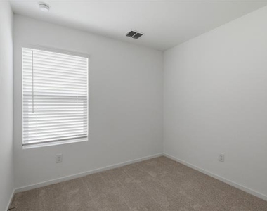6307 Sandpiper Lane - Photo Thumbnail 12