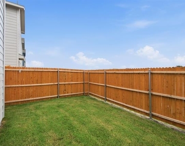 6307 Sandpiper Lane - Photo Thumbnail 2