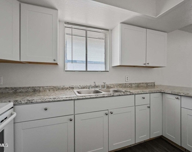 717 E Roeser Road - Photo Thumbnail 8