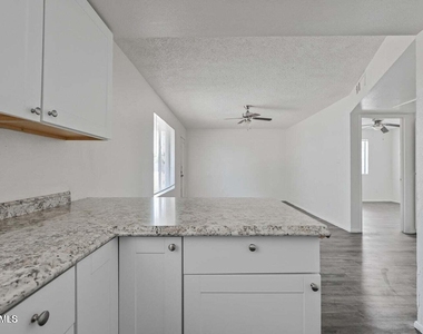 717 E Roeser Road - Photo Thumbnail 9
