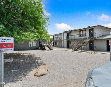 717 E Roeser Road - Photo Thumbnail 1