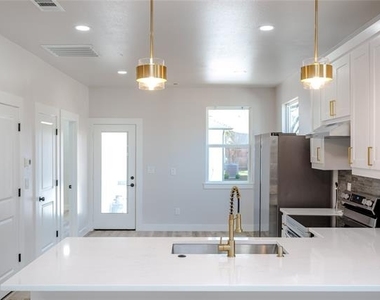 2231 Denison Street - Photo Thumbnail 3