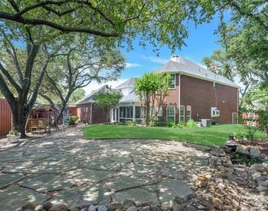 18528 Vista Del Sol - Photo Thumbnail 37
