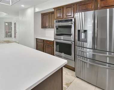 18528 Vista Del Sol - Photo Thumbnail 9