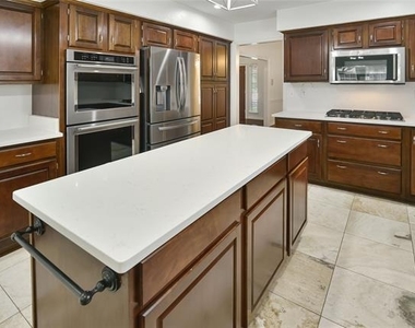 18528 Vista Del Sol - Photo Thumbnail 8