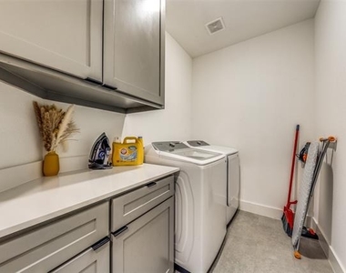 1116 Muncie Avenue - Photo Thumbnail 20