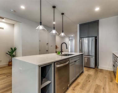 1116 Muncie Avenue - Photo Thumbnail 9