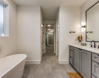 1116 Muncie Avenue - Photo Thumbnail 19