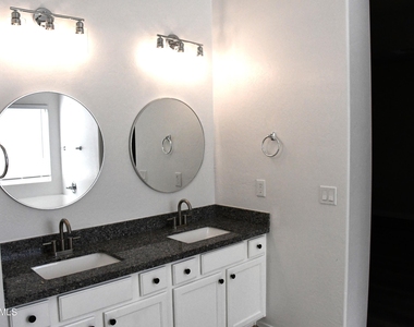8787 W Gardenia Avenue - Photo Thumbnail 16