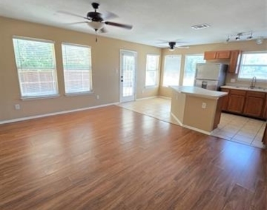 4512 Saddlebrook Drive - Photo Thumbnail 6