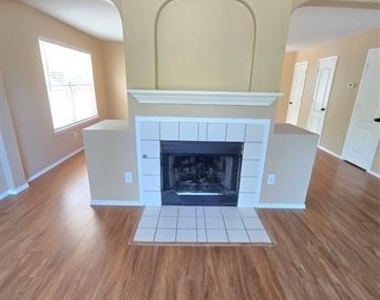 4512 Saddlebrook Drive - Photo Thumbnail 9
