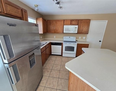 4512 Saddlebrook Drive - Photo Thumbnail 5