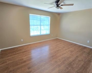 4512 Saddlebrook Drive - Photo Thumbnail 19