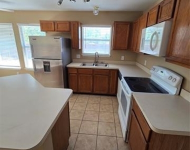 4512 Saddlebrook Drive - Photo Thumbnail 3