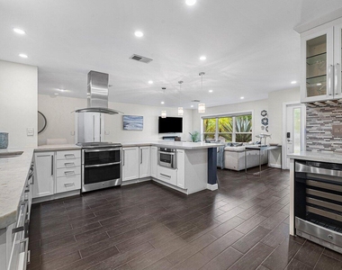 855 Berkeley Street - Photo Thumbnail 12