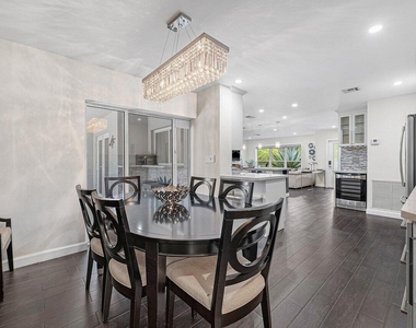 855 Berkeley Street - Photo Thumbnail 14