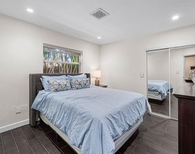855 Berkeley Street - Photo Thumbnail 15