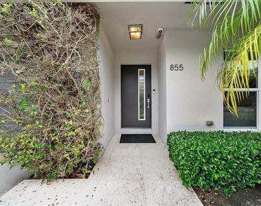 855 Berkeley Street - Photo Thumbnail 3