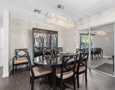855 Berkeley Street - Photo Thumbnail 13