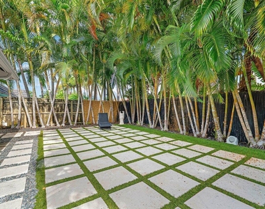 855 Berkeley Street - Photo Thumbnail 35