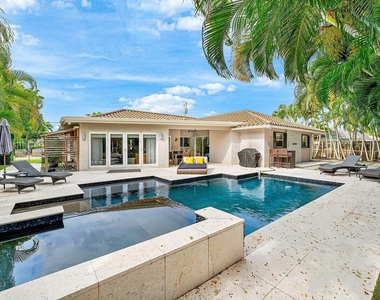 855 Berkeley Street - Photo Thumbnail 32