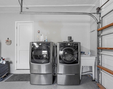 855 Berkeley Street - Photo Thumbnail 27