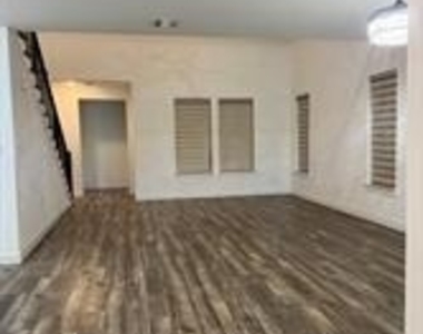 2161 Bonnell Street - Photo Thumbnail 9