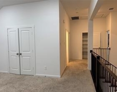 2161 Bonnell Street - Photo Thumbnail 10