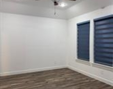 2161 Bonnell Street - Photo Thumbnail 3