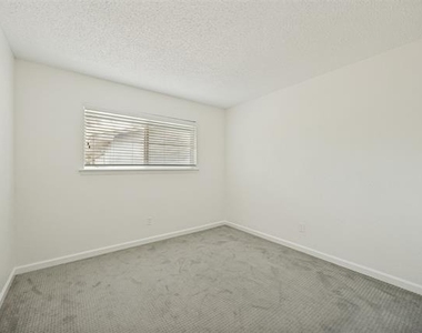 433 Sandy Trail - Photo Thumbnail 11
