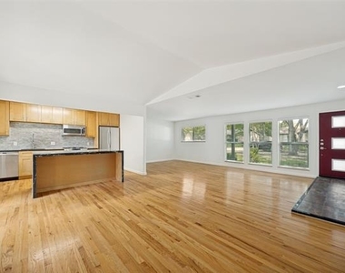 433 Sandy Trail - Photo Thumbnail 6